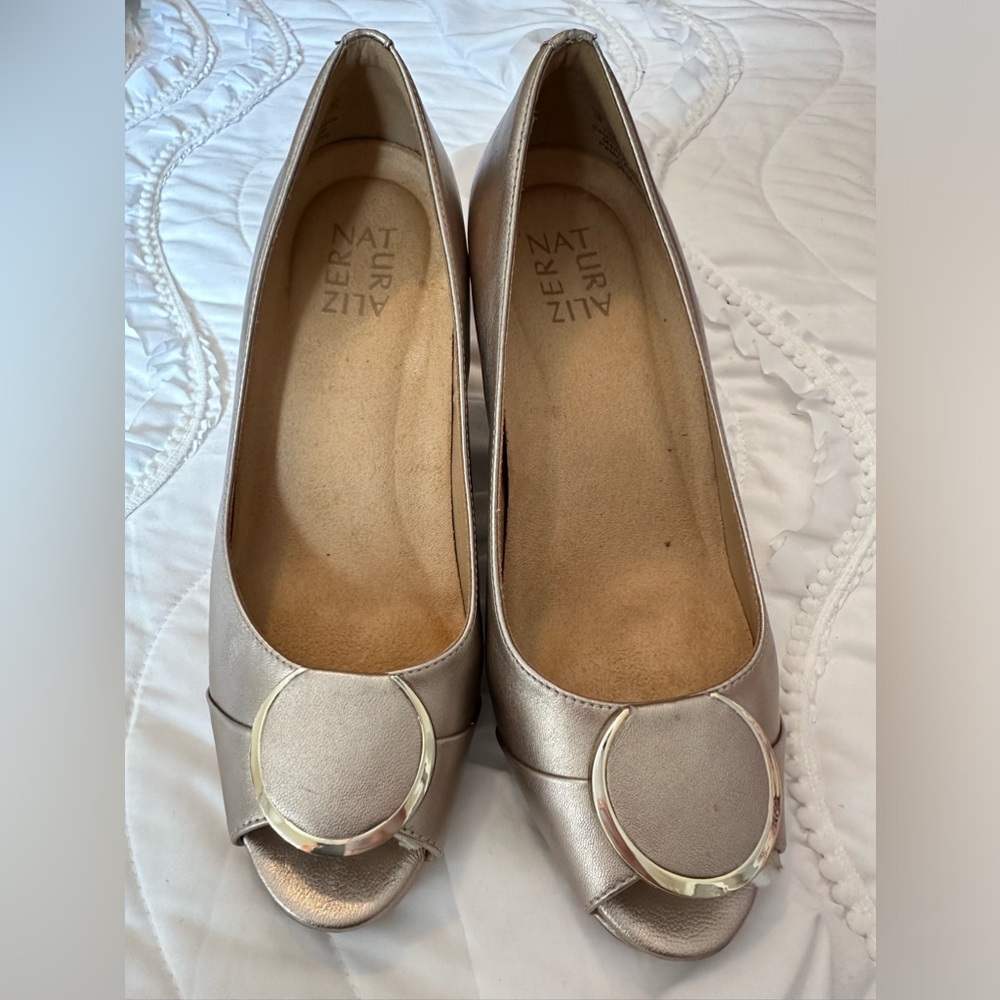 Naturalizer gold wedge open toed heels size 6